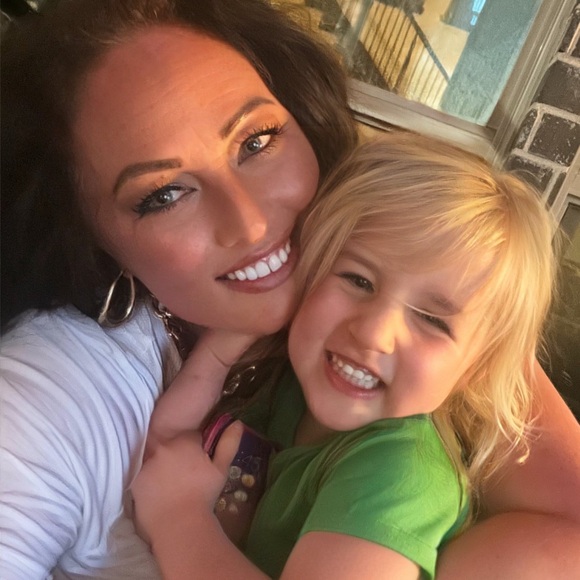 Meet your Posher, Lacy - Picture 4 of 10